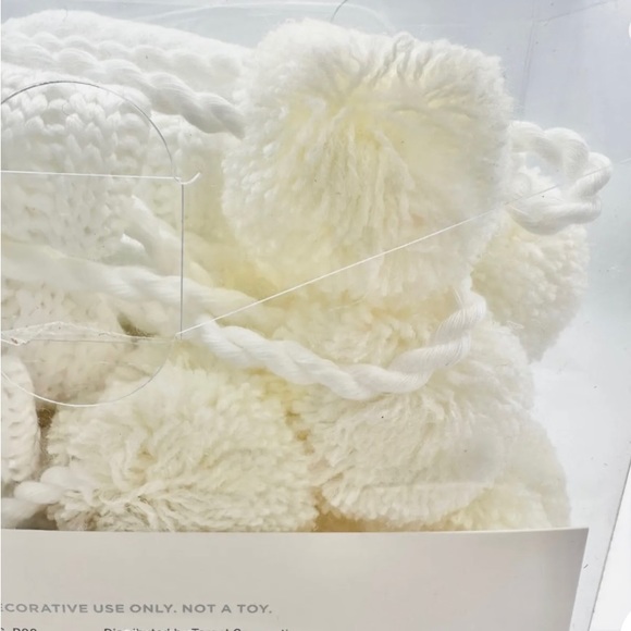 NWT Wonder Shop Banner Peace 6 FT L(1.8 M) White Knit Pom Poms NIB At Target - Picture 7 of 7